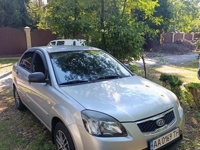 Серый Киа Рио, объемом двигателя 1.4 л и пробегом 293 тыс. км за 5200 $, фото 1 на Automoto.ua