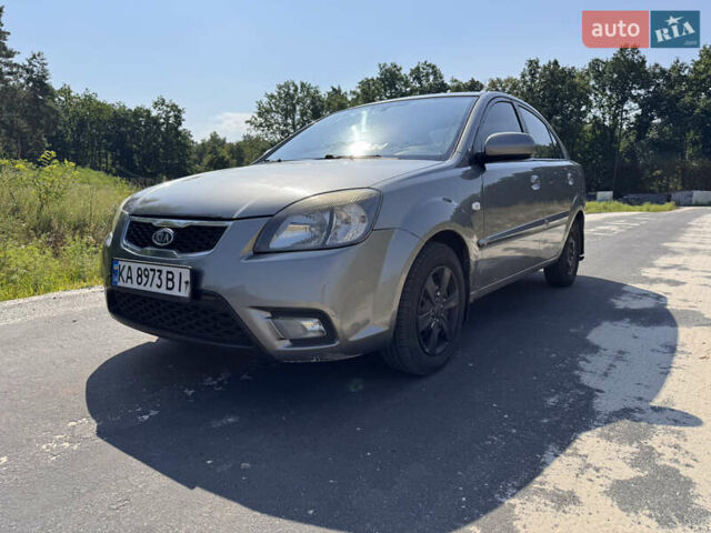 Серый Киа Рио, объемом двигателя 1.4 л и пробегом 277 тыс. км за 3999 $, фото 1 на Automoto.ua