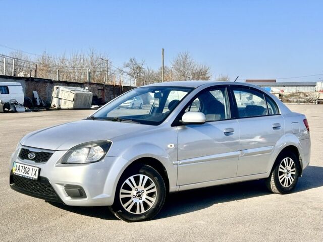 Сірий Кіа Ріо, об'ємом двигуна 1.5 л та пробігом 160 тис. км за 5800 $, фото 1 на Automoto.ua