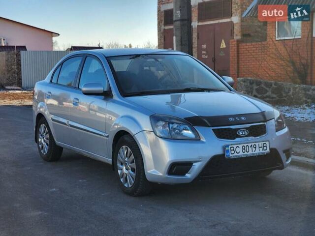 Серый Киа Рио, объемом двигателя 1.4 л и пробегом 206 тыс. км за 5500 $, фото 1 на Automoto.ua