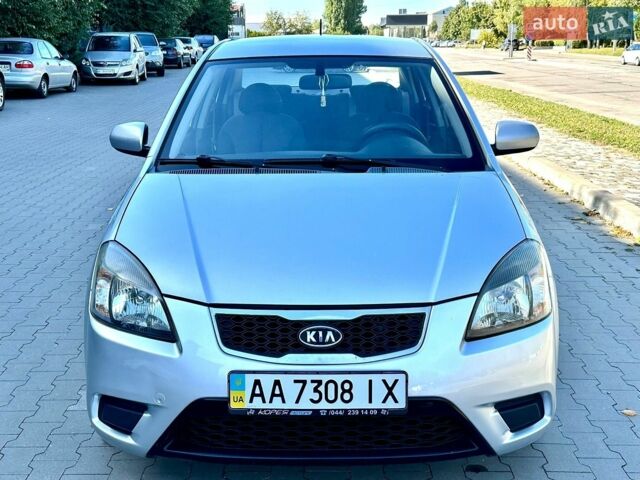 Серый Киа Рио, объемом двигателя 1.5 л и пробегом 190 тыс. км за 5800 $, фото 1 на Automoto.ua