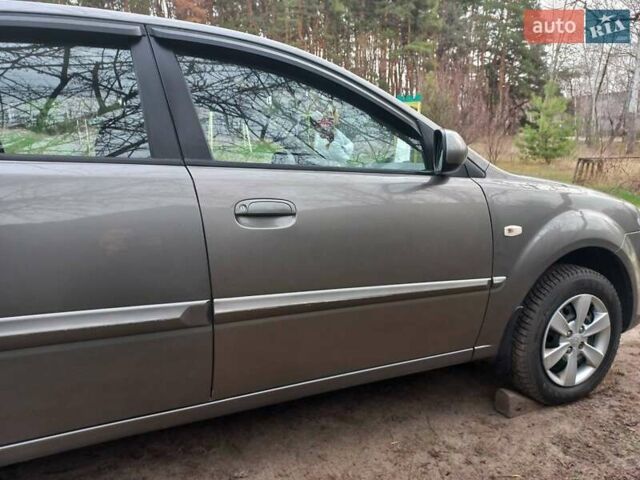 Серый Киа Рио, объемом двигателя 1.4 л и пробегом 197 тыс. км за 6300 $, фото 1 на Automoto.ua