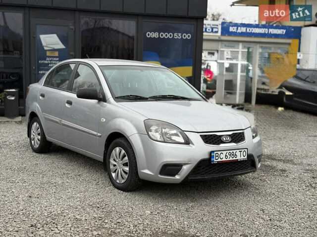 Серый Киа Рио, объемом двигателя 1.4 л и пробегом 88 тыс. км за 4700 $, фото 1 на Automoto.ua