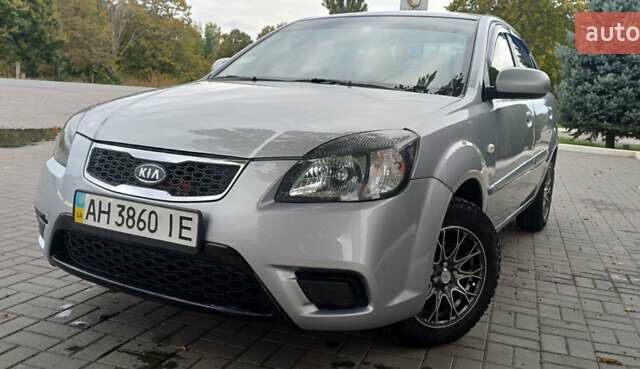 Серый Киа Рио, объемом двигателя 1.4 л и пробегом 69 тыс. км за 5699 $, фото 1 на Automoto.ua