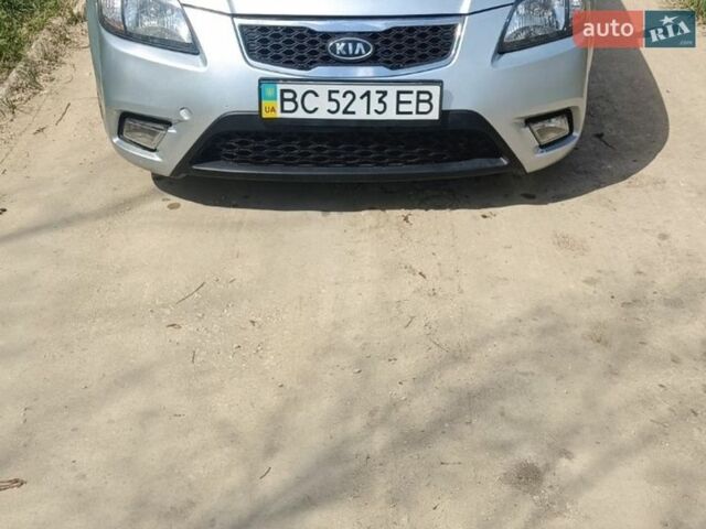 Серый Киа Рио, объемом двигателя 1.4 л и пробегом 279 тыс. км за 3700 $, фото 1 на Automoto.ua