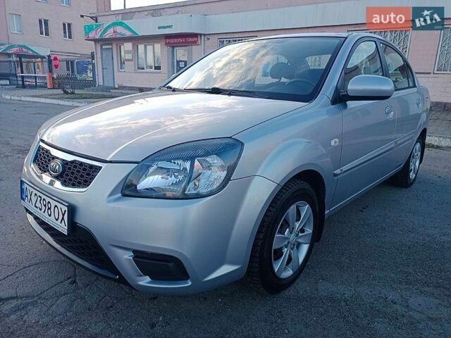 Серый Киа Рио, объемом двигателя 1.4 л и пробегом 180 тыс. км за 4699 $, фото 1 на Automoto.ua