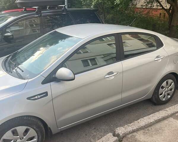 Серый Киа Рио, объемом двигателя 1.59 л и пробегом 130 тыс. км за 7000 $, фото 1 на Automoto.ua