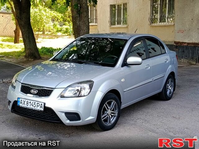 Сірий Кіа Ріо, об'ємом двигуна 1.4 л та пробігом 154 тис. км за 5500 $, фото 1 на Automoto.ua