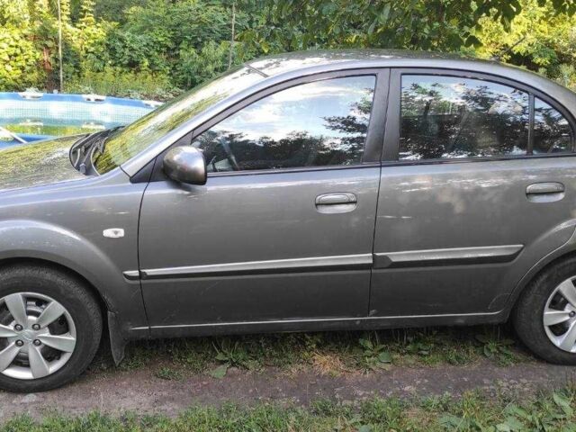 Серый Киа Рио, объемом двигателя 1.4 л и пробегом 215 тыс. км за 5200 $, фото 1 на Automoto.ua