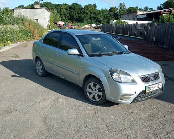 Сірий Кіа Ріо, об'ємом двигуна 1.4 л та пробігом 278 тис. км за 3000 $, фото 1 на Automoto.ua