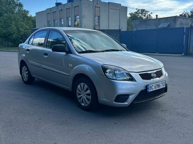 Серый Киа Рио, объемом двигателя 1.4 л и пробегом 89 тыс. км за 4300 $, фото 1 на Automoto.ua