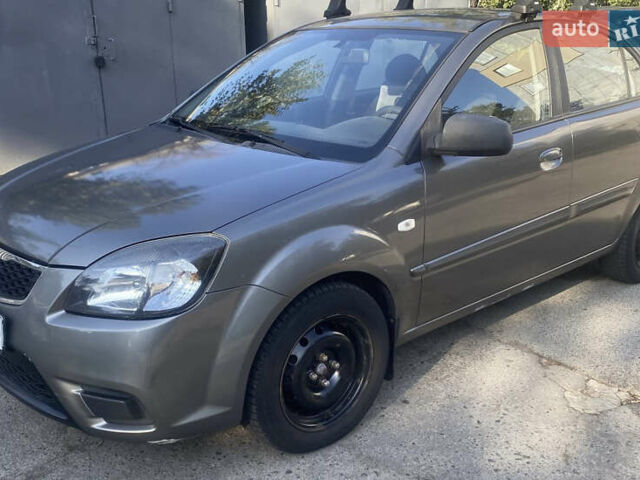 Кіа Ріо 2011 у Києві на Automoto.ua Сірий Кіа Ріо, об'ємом двигуна 1.4 л та пробігом 179 тис. км за 4500 $, фото 1 на Automoto.ua