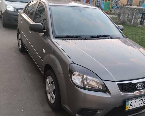 Серый Киа Рио, объемом двигателя 1.4 л и пробегом 145 тыс. км за 4500 $, фото 1 на Automoto.ua