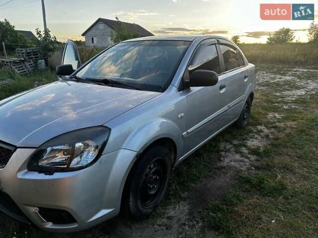 Сірий Кіа Ріо, об'ємом двигуна 1.4 л та пробігом 245 тис. км за 4000 $, фото 1 на Automoto.ua