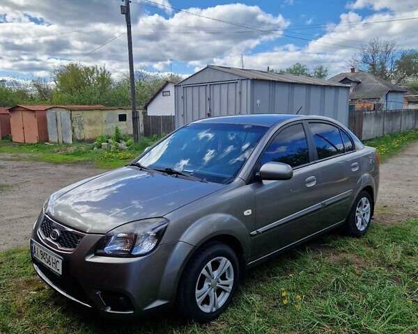 Серый Киа Рио, объемом двигателя 0 л и пробегом 126 тыс. км за 5000 $, фото 1 на Automoto.ua