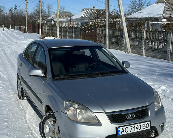 Серый Киа Рио, объемом двигателя 1.4 л и пробегом 196 тыс. км за 4500 $, фото 1 на Automoto.ua