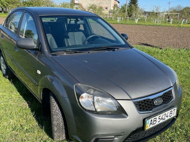 Сірий Кіа Ріо, об'ємом двигуна 1.4 л та пробігом 208 тис. км за 5400 $, фото 1 на Automoto.ua