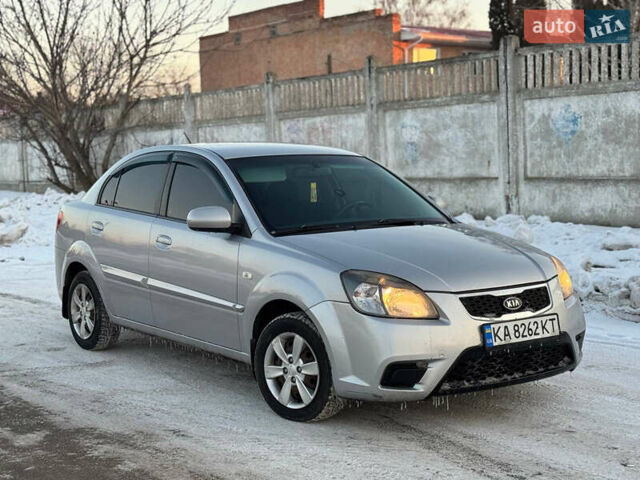 Серый Киа Рио, объемом двигателя 1.4 л и пробегом 228 тыс. км за 4550 $, фото 1 на Automoto.ua