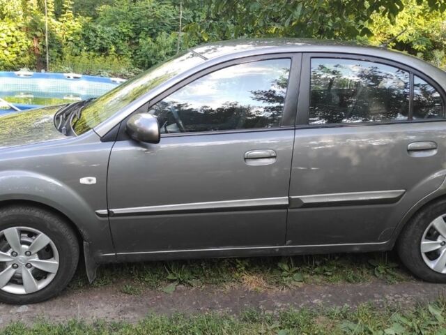 Сірий Кіа Ріо, об'ємом двигуна 1.4 л та пробігом 215 тис. км за 5200 $, фото 1 на Automoto.ua