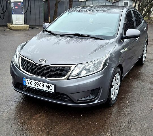 Серый Киа Рио, объемом двигателя 1.4 л и пробегом 243 тыс. км за 5700 $, фото 1 на Automoto.ua
