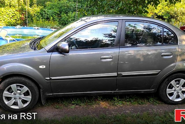 Серый Киа Рио, объемом двигателя 1.4 л и пробегом 215 тыс. км за 5200 $, фото 1 на Automoto.ua