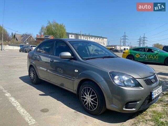 Серый Киа Рио, объемом двигателя 1.4 л и пробегом 194 тыс. км за 5700 $, фото 1 на Automoto.ua