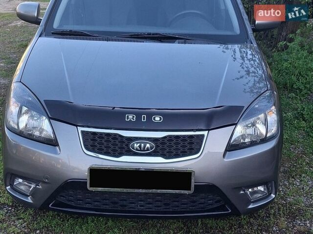 Серый Киа Рио, объемом двигателя 1.4 л и пробегом 70 тыс. км за 6200 $, фото 1 на Automoto.ua