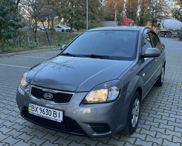 Сірий Кіа Ріо, об'ємом двигуна 1.4 л та пробігом 199 тис. км за 5400 $, фото 1 на Automoto.ua