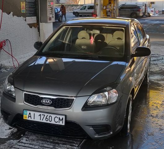 Сірий Кіа Ріо, об'ємом двигуна 1.4 л та пробігом 147 тис. км за 5500 $, фото 1 на Automoto.ua