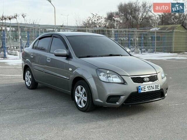 Серый Киа Рио, объемом двигателя 1.4 л и пробегом 180 тыс. км за 4699 $, фото 1 на Automoto.ua