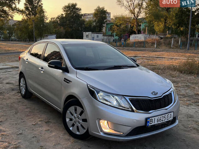 Серый Киа Рио, объемом двигателя 1.6 л и пробегом 300 тыс. км за 5300 $, фото 1 на Automoto.ua