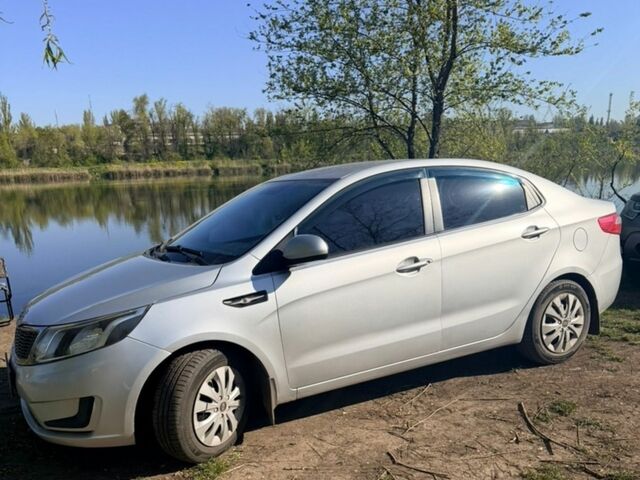 Серый Киа Рио, объемом двигателя 1.4 л и пробегом 190 тыс. км за 7300 $, фото 1 на Automoto.ua