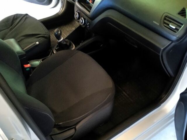 Серый Киа Рио, объемом двигателя 14 л и пробегом 104 тыс. км за 7200 $, фото 1 на Automoto.ua