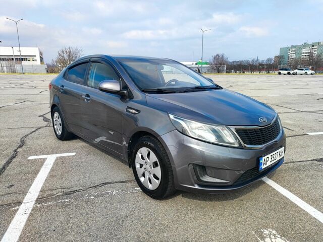 Серый Киа Рио, объемом двигателя 1.4 л и пробегом 260 тыс. км за 5000 $, фото 1 на Automoto.ua