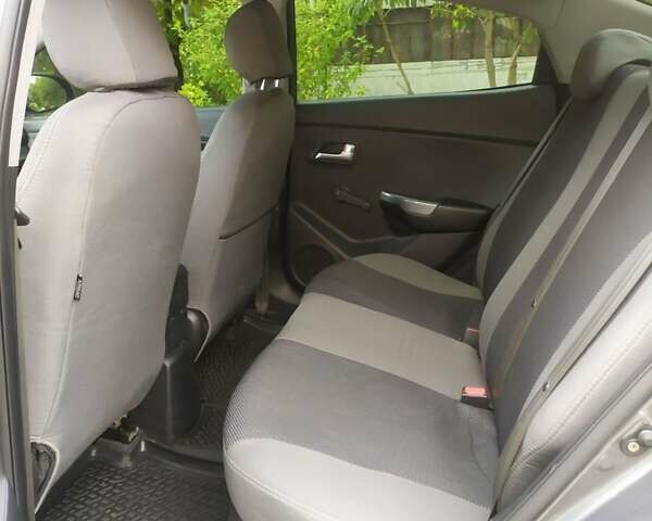 Серый Киа Рио, объемом двигателя 1.4 л и пробегом 223 тыс. км за 5500 $, фото 1 на Automoto.ua