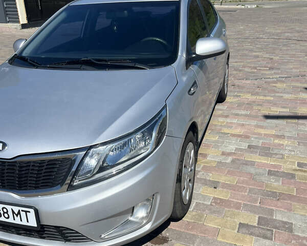 Серый Киа Рио, объемом двигателя 1.4 л и пробегом 203 тыс. км за 6500 $, фото 1 на Automoto.ua