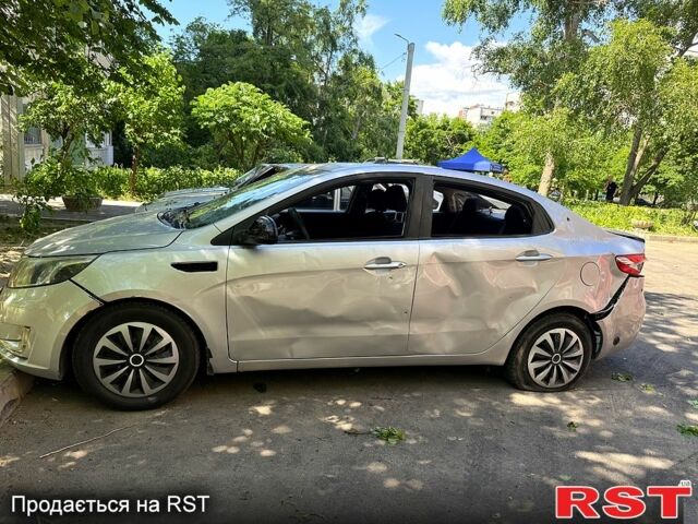Сірий Кіа Ріо, об'ємом двигуна 1.4 л та пробігом 175 тис. км за 3200 $, фото 1 на Automoto.ua