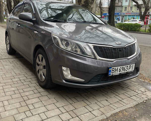 Серый Киа Рио, объемом двигателя 1.59 л и пробегом 165 тыс. км за 8000 $, фото 1 на Automoto.ua
