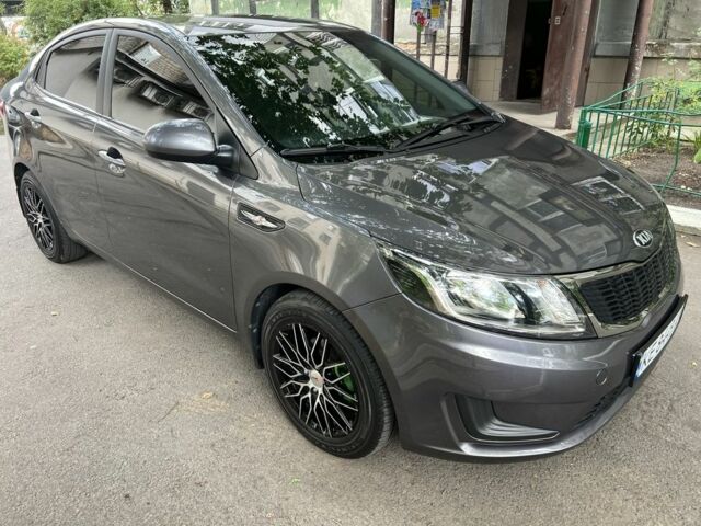 Сірий Кіа Ріо, об'ємом двигуна 1.4 л та пробігом 44 тис. км за 9239 $, фото 1 на Automoto.ua