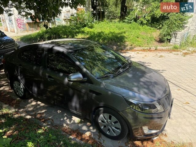 Серый Киа Рио, объемом двигателя 1.59 л и пробегом 258 тыс. км за 5600 $, фото 1 на Automoto.ua