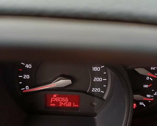 Серый Киа Рио, объемом двигателя 1.4 л и пробегом 35 тыс. км за 11000 $, фото 1 на Automoto.ua