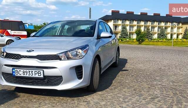 Серый Киа Рио, объемом двигателя 1.6 л и пробегом 8 тыс. км за 14500 $, фото 1 на Automoto.ua