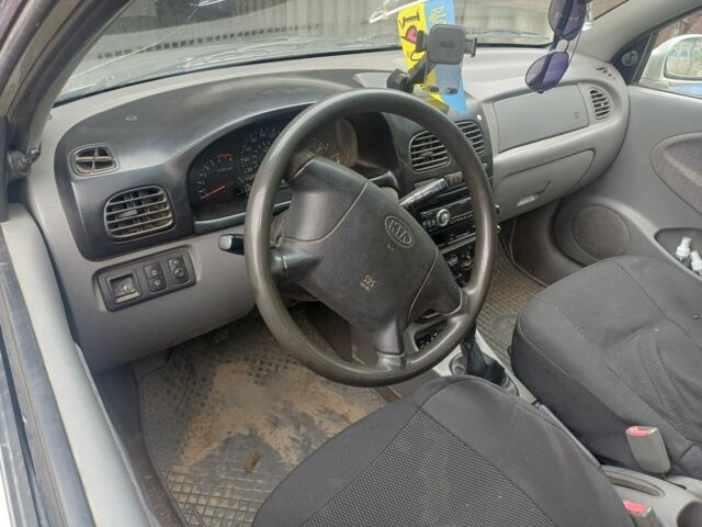Серый Киа Рио, объемом двигателя 1.6 л и пробегом 270 тыс. км за 1400 $, фото 1 на Automoto.ua
