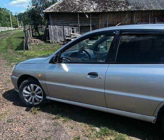 Серый Киа Рио, объемом двигателя 1.3 л и пробегом 270 тыс. км за 2194 $, фото 1 на Automoto.ua