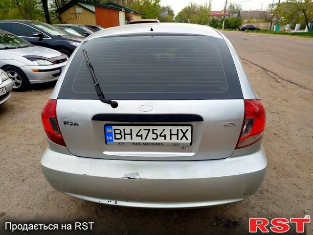 Сірий Кіа Ріо, об'ємом двигуна 1.3 л та пробігом 250 тис. км за 1650 $, фото 1 на Automoto.ua