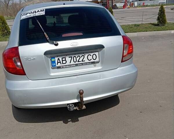 Серый Киа Рио, объемом двигателя 1.34 л и пробегом 380 тыс. км за 3000 $, фото 1 на Automoto.ua