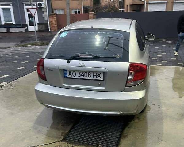 Сірий Кіа Ріо, об'ємом двигуна 1.4 л та пробігом 125 тис. км за 1600 $, фото 1 на Automoto.ua