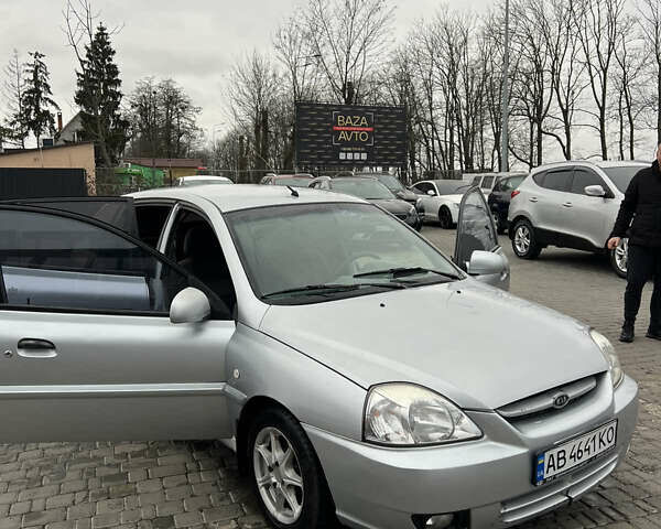 Серый Киа Рио, объемом двигателя 1.49 л и пробегом 300 тыс. км за 2500 $, фото 1 на Automoto.ua
