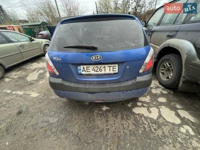 Синий Киа Рио, объемом двигателя 1.4 л и пробегом 210 тыс. км за 5000 $, фото 1 на Automoto.ua