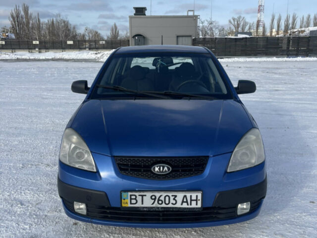 Синий Киа Рио, объемом двигателя 1.4 л и пробегом 111 тыс. км за 4500 $, фото 1 на Automoto.ua